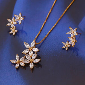 Indian Bridal Gold Jewelry Set with Green Diamonds